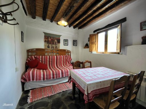 Salón con cama supletoria de la casa rural de la Alberca